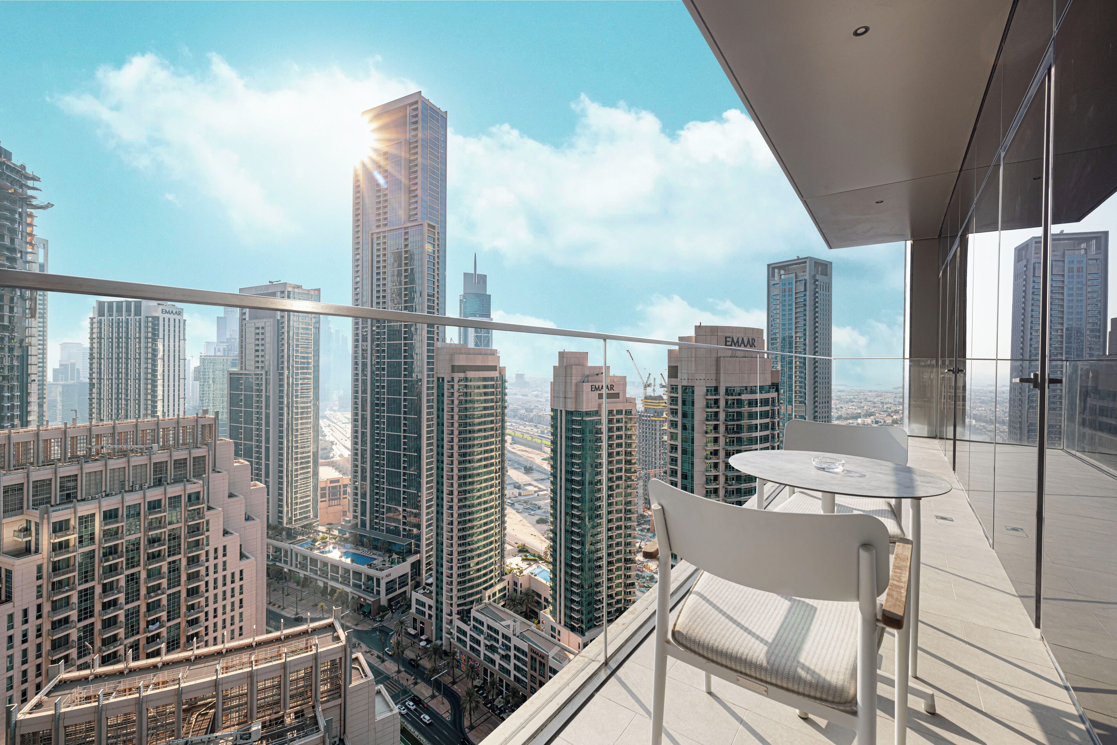 Luxury-Apartment, Balkon, Stadtblick | Speisen im Freien
