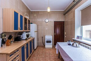 Private kitchen - Уютный и спокойный дом в коттеджном городке, 6 комнат, 5 спален в Алматы (Almaty)