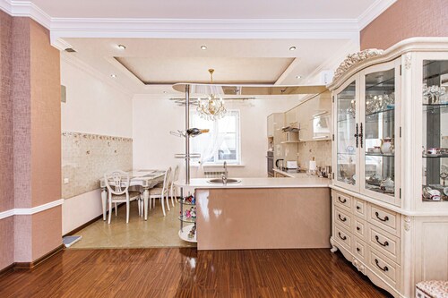 Уютный и спокойный дом в коттеджном городке, 6 комнат, 5 спален в Алматы