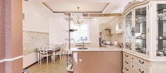 Уютный и спокойный дом в коттеджном городке, 6 комнат, 5 спален в Алматы