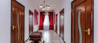 Уютный и спокойный дом в коттеджном городке, 6 комнат, 5 спален в Алматы