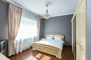 5 bedrooms, iron/ironing board, internet, bed sheets - Уютный и спокойный дом в коттеджном городке, 6 комнат, 5 спален в Алматы (Almaty)