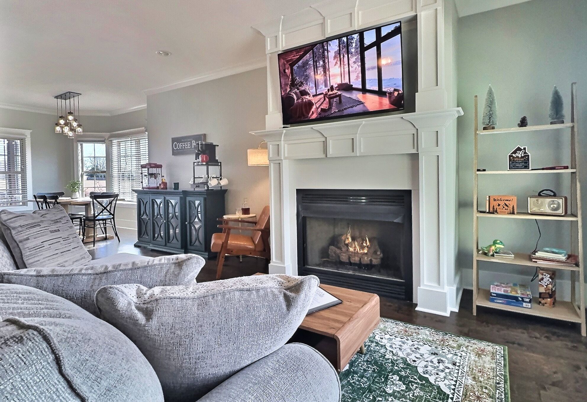 Smart TV, fireplace