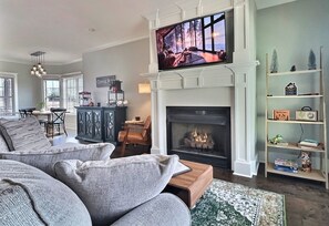 Una Smart TV, una chimenea