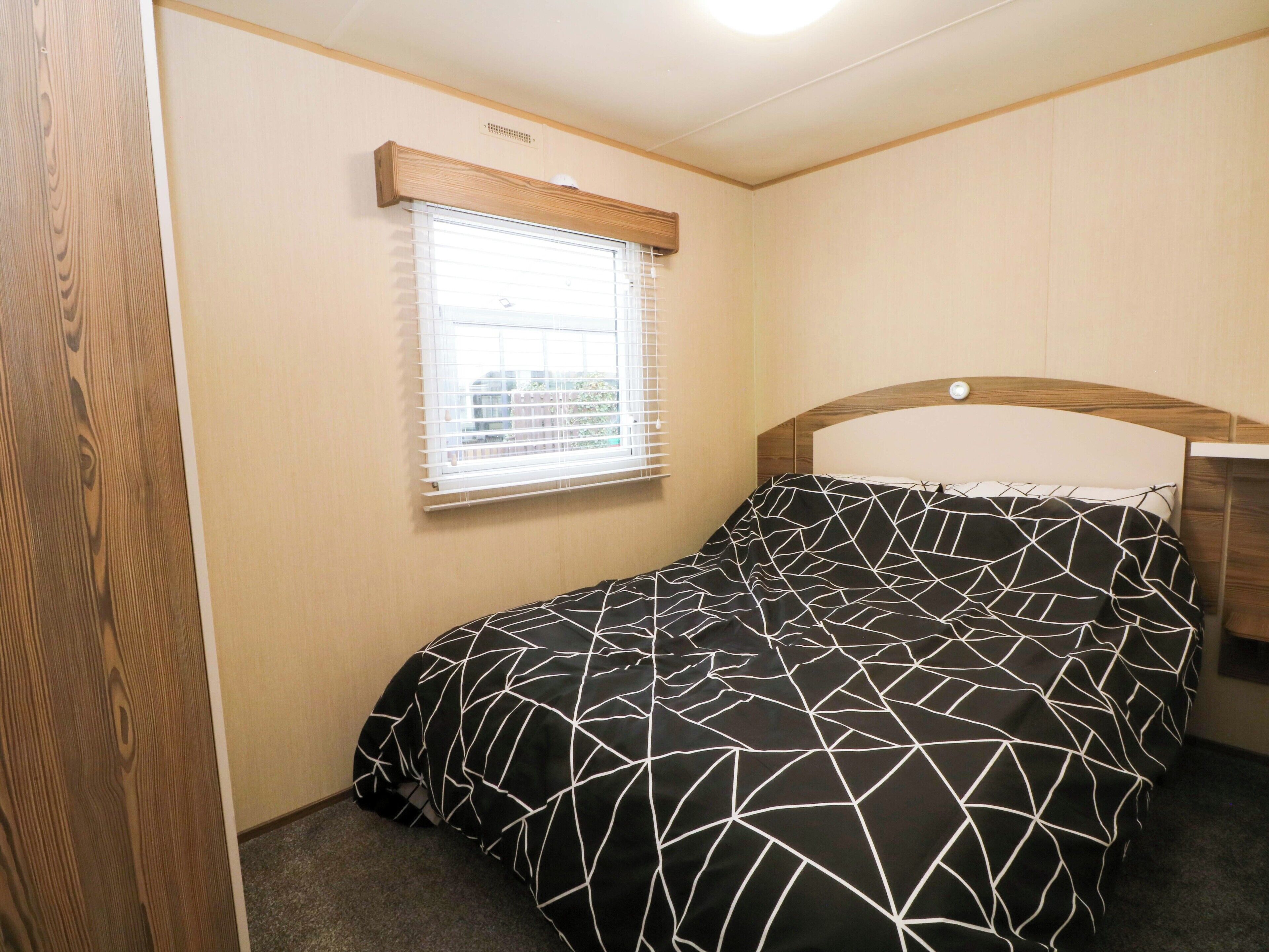 3 عدّة غرف نوم وبديكورات فريدة لكل غرفة وطراز فريد لكل وحدة