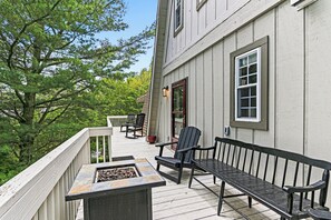 Terrace/patio - 4BR Beech Mt Lodge w/ Firepit and Views (Beech Mountain)