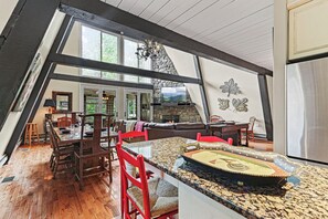 Dining - 4BR Beech Mt Lodge w/ Firepit and Views (Beech Mountain)