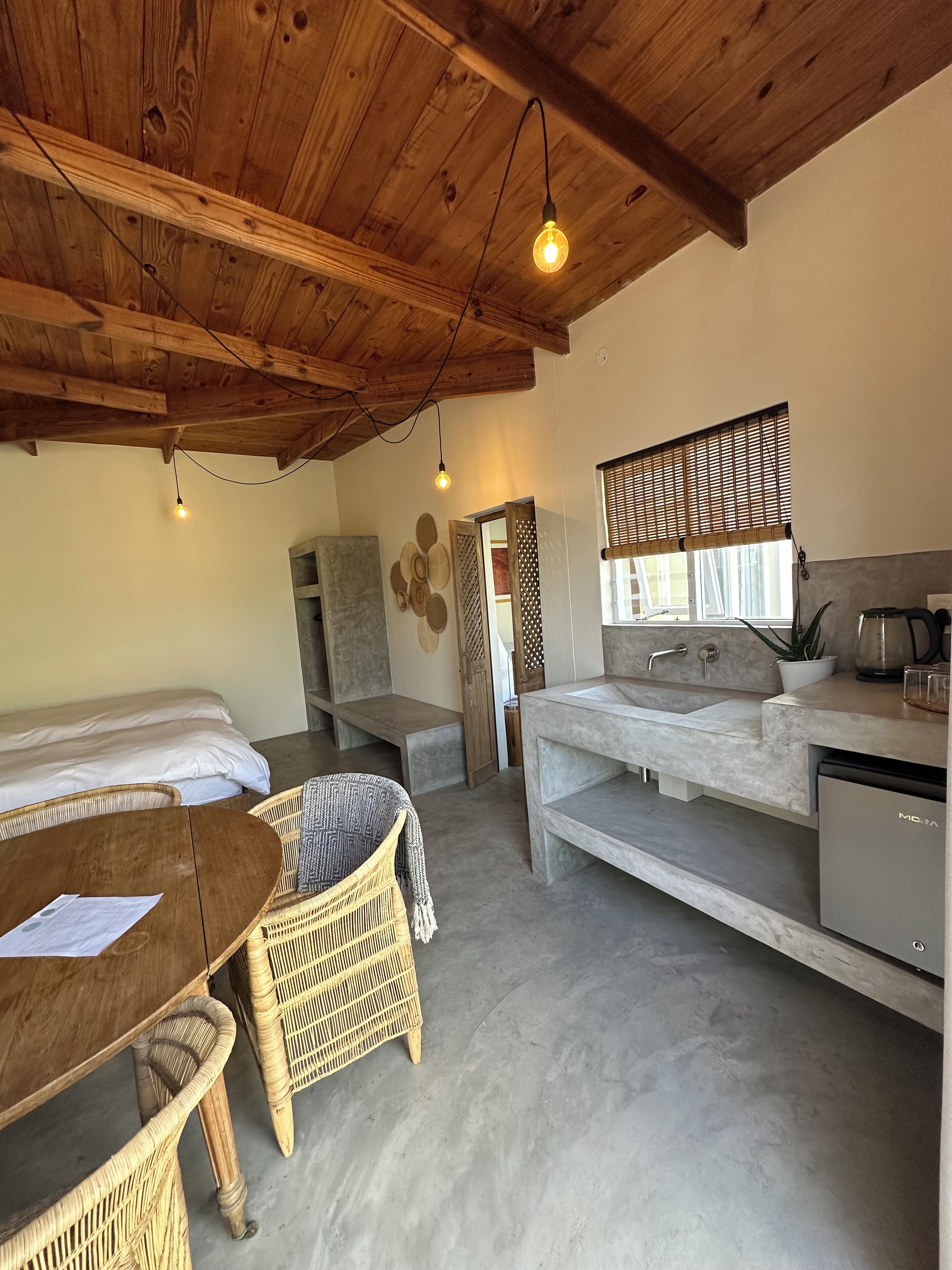 Classic-Vierbettzimmer, Gartenblick | Schreibtisch, laptopgeeigneter Arbeitsplatz, kostenloses WLAN