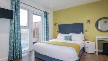 3 bedrooms, individually decorated, individually furnished, free WiFi