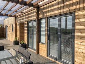 Outdoor dining - Pentewan - 67 (Redruth)