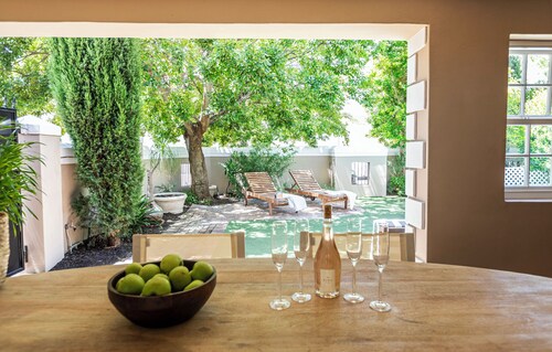 Winelands Mountain View Oasis - 3 Bedroom House, Gym, Pool, Cinema, Lounge, BBQ
