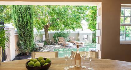 Winelands Mountain View Oasis - 3 Bedroom House, Gym, Pool, Cinema, Lounge, BBQ