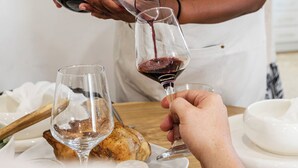 A person pouring wine into a glass. - Winelands Mountain View Oasis - 3 Bedroom House, Gym, Pool, Cinema, Lounge, BBQ (Franschhoek)