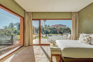 House | 17 bilik tidur, Internet 