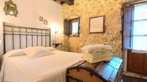 Rural House in Cabrales Picos de Europa with Mountain Views and Balcony