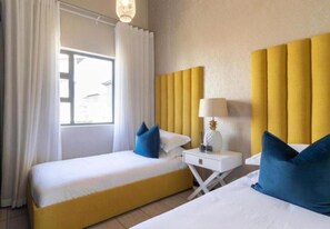 Blackout drapes, iron/ironing board, free WiFi - The Steynview Apartment (Sandton)