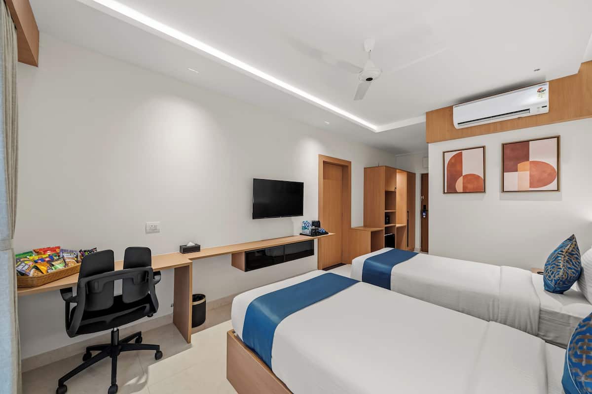 Deluxe Double or Twin Room | In-room safe, blackout curtains, iron/ironing board, free WiFi