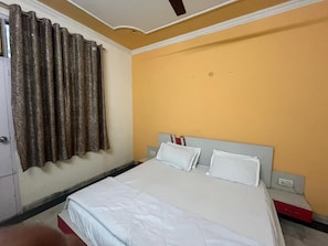 Deluxe Double Room, Balcony | Desk, free WiFi, bed sheets - Roomshala Hotel Blue Inn Noida Sector 51 (Noida)