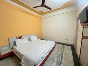 Deluxe Double Room, Balcony | Desk, free WiFi, bed sheets - Roomshala Hotel Blue Inn Noida Sector 51 (Noida)