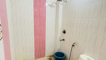Deluxe Double Room, Balcony | Bathroom | Shower, towels, soap, toilet paper