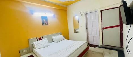 Deluxe-Doppelzimmer, Balkon | Schreibtisch, kostenloses WLAN, Bettwäsche