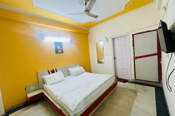 Deluxe Double Room, Balcony | Desk, free WiFi, bed sheets