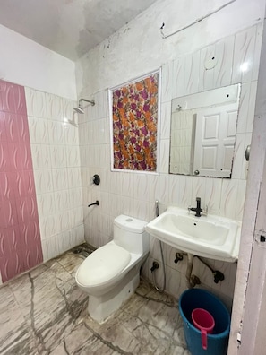 Deluxe Double Room, Balcony | Bathroom | Shower, towels, soap, toilet paper - Roomshala Hotel Blue Inn Noida Sector 51 (Noida)
