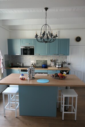 Private kitchen - La Maison d'Adonis sea view (Crozon)