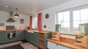 Dishwasher, cookware/dishes/utensils