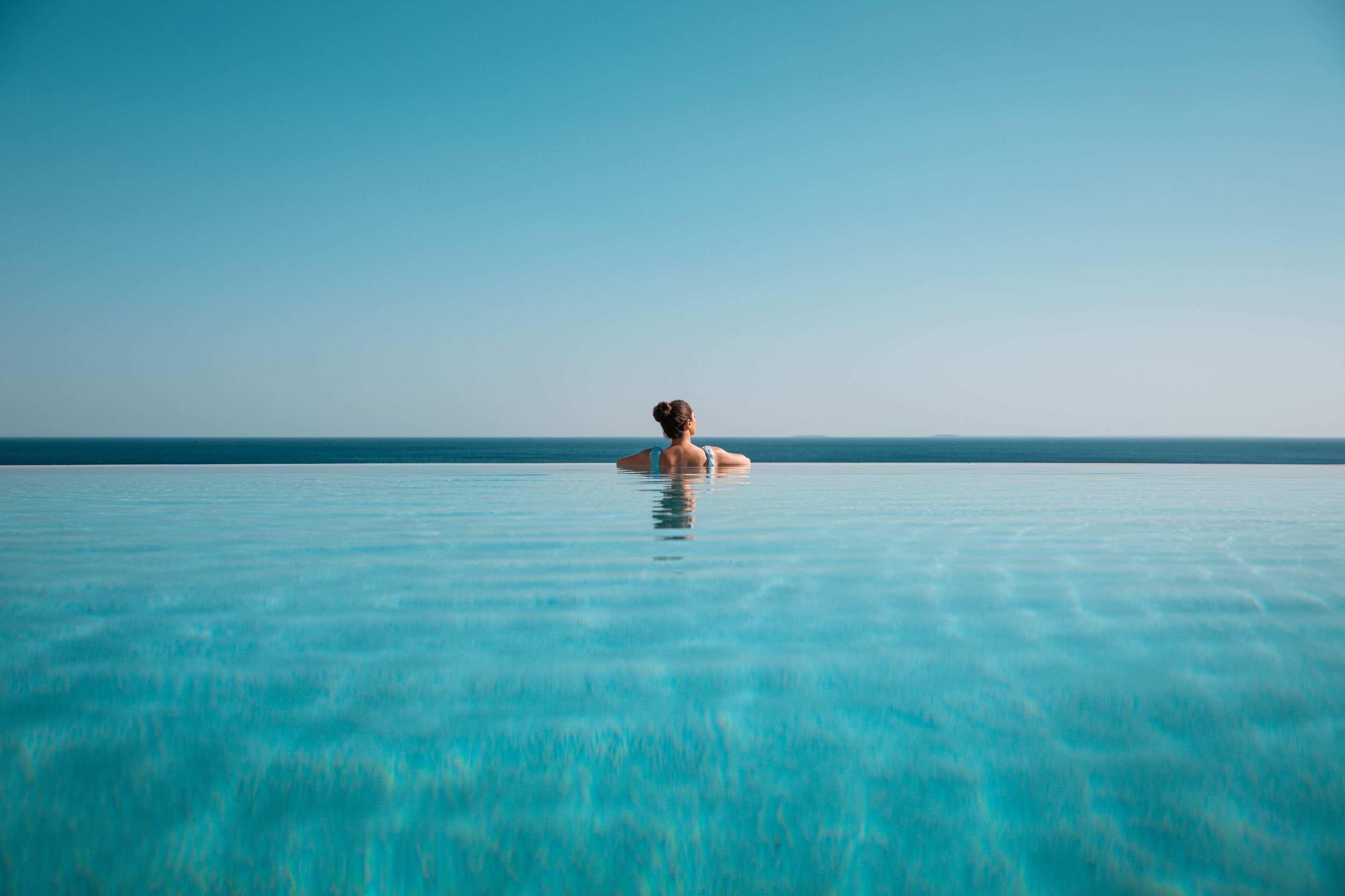 4 outdoor pools, pool umbrellas, sun loungers
