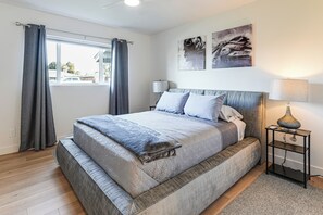 Interior - Shop, Swim & Explore: Updated Phoenix Home! (Phoenix)