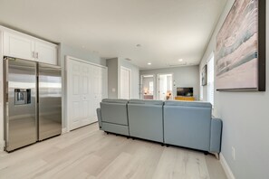 Apartment (2 Bedrooms) | Interior - 4 Mi to Downtown Tampa! Urban Couples Retreat (Tampa)