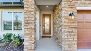 House (5 Bedrooms) | Interior