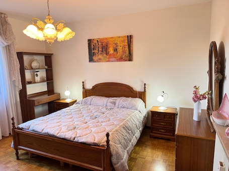 1 bedroom, iron/ironing board, free WiFi, bed sheets. La Coccinella Apartment with Better Sleep Technology