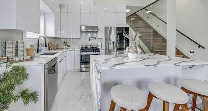 6 Mi to Manhattan: Luxe Apt w/ City Views!