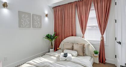 6 Mi to Manhattan: Luxe Apt w/ City Views!