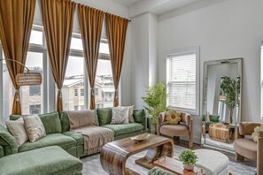 Interior - 6 Mi to Manhattan: Luxe Apt w/ City Views! (Jersey City)