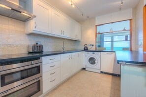 Opvaskemaskine, køkkentøj/tallerkener/redskaber