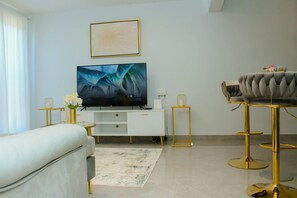 Apartment, 1 Bedroom | Living room