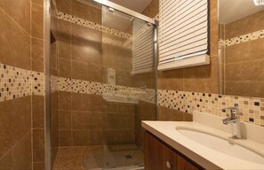 Apartment, 1 Bedroom | Bathroom
