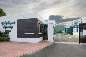 Exterior - Luxury Suites #####2 (Kingston)