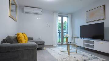 Apartment, 1 Bedroom | Living room