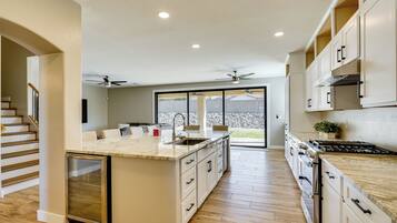 House (4 Bedrooms) | Interior