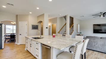 House (4 Bedrooms) | Interior