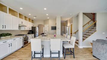 House (4 Bedrooms) | Interior