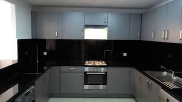 Kühlschrank, Kochgeschirr/Geschirr/Besteck