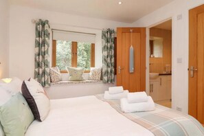 1 bedroom, iron/ironing board, WiFi, bed sheets - Rural Cornish Retreat with Wood Burner & Countryside Views (Cornwall)