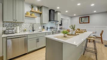 House (3 Bedrooms) | Interior