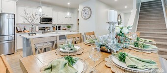 'palmetto Breeze Retreat' Pool & Coastal Elegance