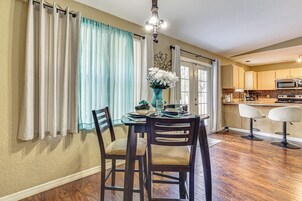 House (3 Bedrooms) | Interior